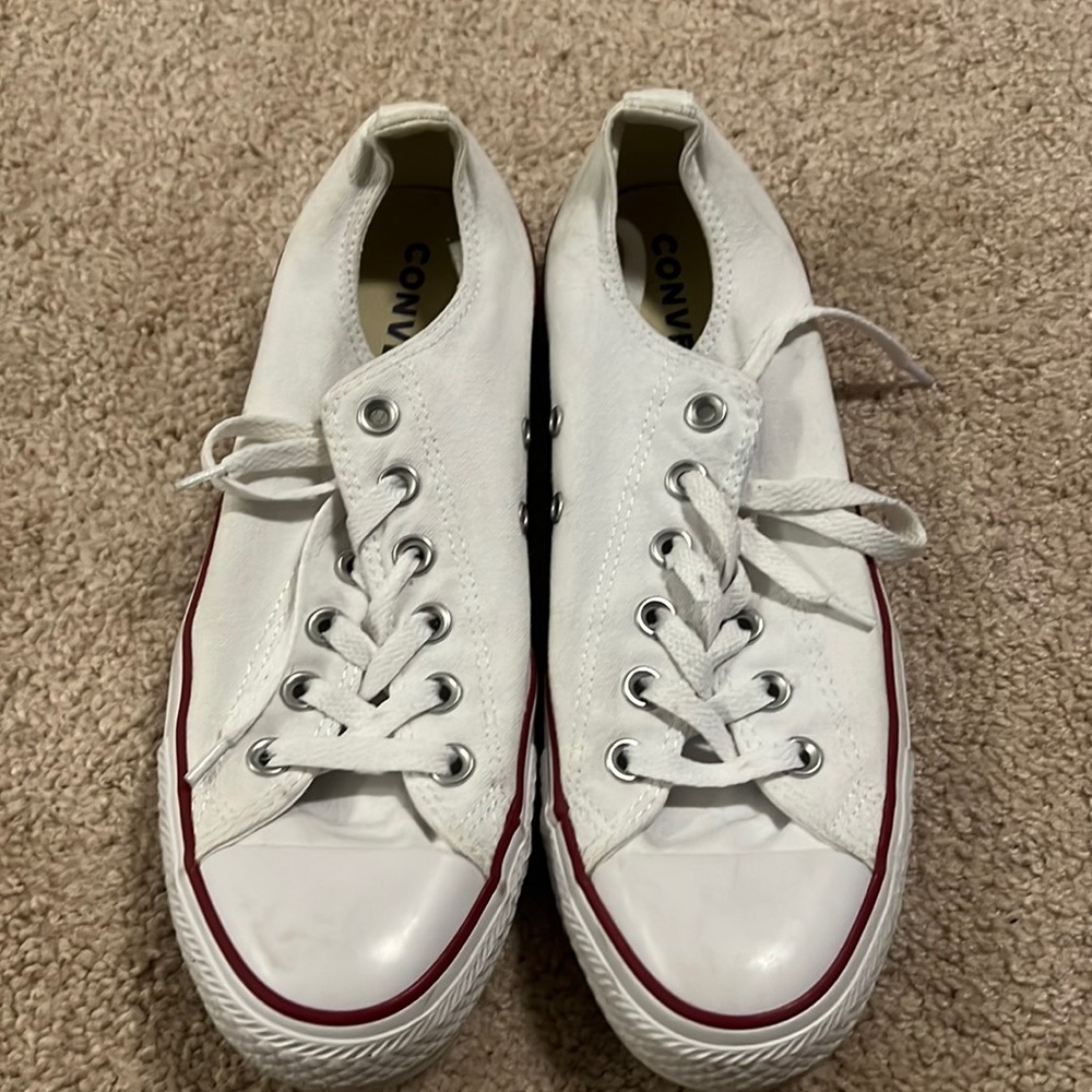 Converse All Star White can be Mens or Womens.  Womens 9 Men’s 7